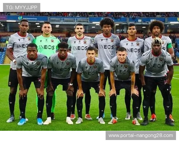 法甲防线位置数据分析，巴黎左后卫站位深入成趋势